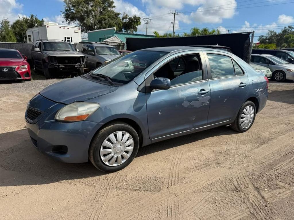 2010 Toyota Yaris's photo