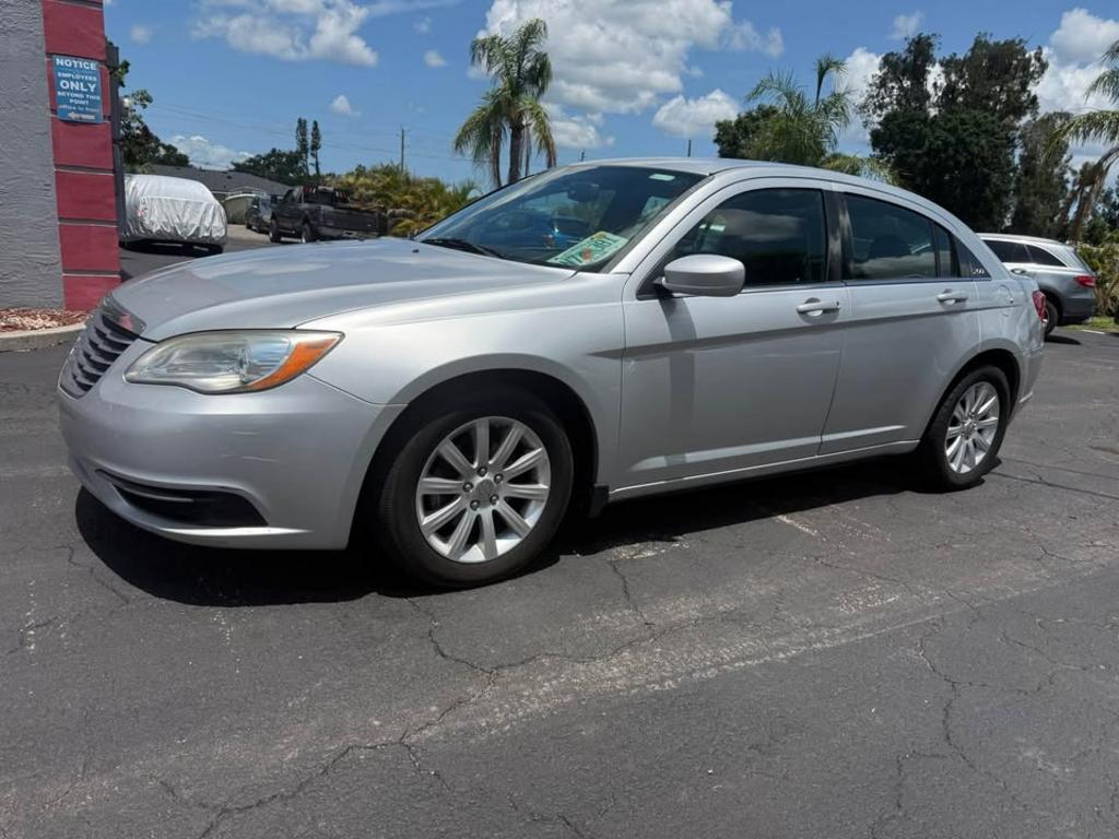 2012 Chrysler 200 Touring's photo
