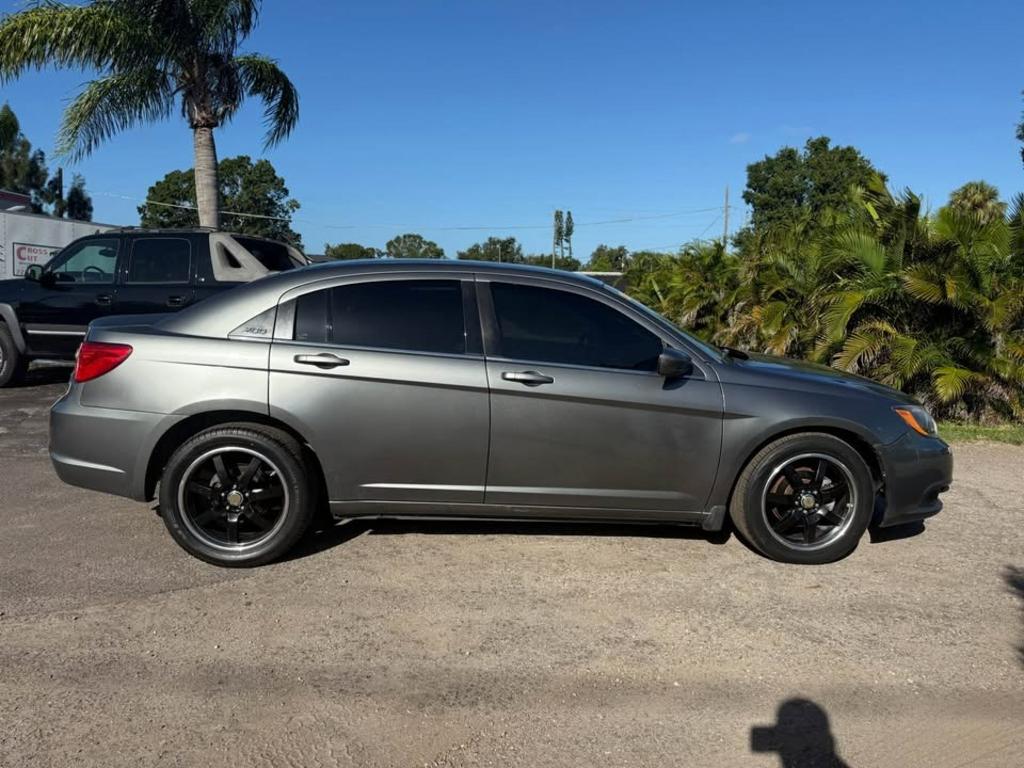 2013 Chrysler 200